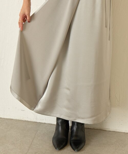 Jena espace merveilleux（ジェナ　エスパスメルヴェイユ）の「ラップ風サテンスカート（スカート・レディース・ブラック/グレー・FREE）」の10枚目の写真