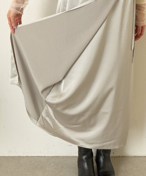 Jena espace merveilleux（ジェナ　エスパスメルヴェイユ）の「ラップ風サテンスカート（スカート・レディース・ブラック/グレー・FREE）」の6枚目の写真