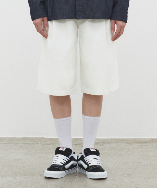 DECET(デケト)の「Cotton 2Pleats Shorts DCPT041Ivory(その他パンツ・レディース・その他・30/26/28)」の2枚目の写真
