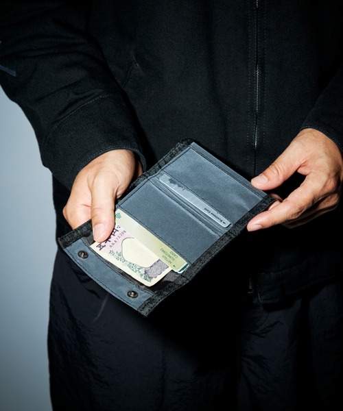 PACKING(パッキング)の「PACKING/パッキングPACKING BLACK REFLECTIVE WALLET パッキングブラックリフレクティブウォレット(財布・メンズ・ブラック・F)」の4枚目の写真