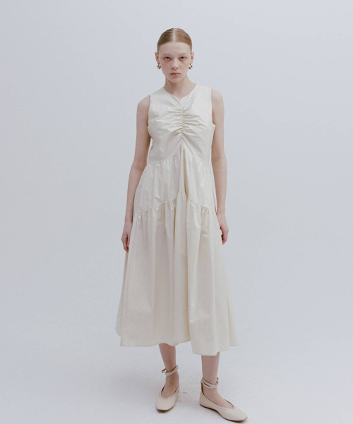 MAIS(マイス)の「SHINING SLEEVELESS DRESS / IVORY(ワンピース・レディース・アイボリー・FREE)」の3枚目の写真