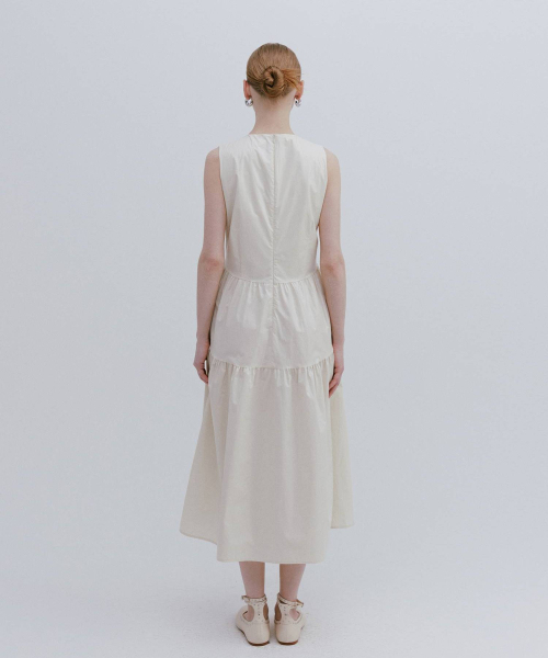 MAIS(マイス)の「SHINING SLEEVELESS DRESS / IVORY(ワンピース・レディース・アイボリー・FREE)」の6枚目の写真