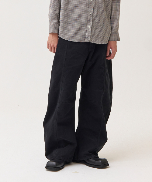 AKECII(アケシ)の「デンゼルサミットカーブドコットンパンツ_ブラック(その他パンツ・メンズ・その他・SMALL/MEDIUM/LARGE)」の3枚目の写真