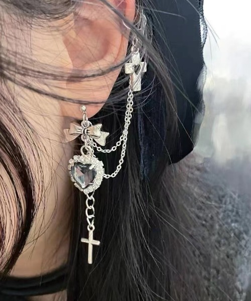 Mayree(メイリー)の「【urge select】Y2K ゴシックモチーフ イヤーカフ付き/ピアス(片耳用)(ピアス(片耳用)・レディース・シルバー系・FREE)」の1枚目の写真