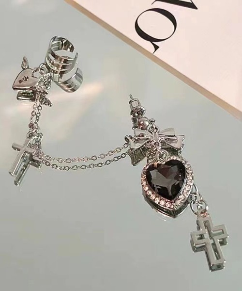 Mayree(メイリー)の「【urge select】Y2K ゴシックモチーフ イヤーカフ付き/ピアス(片耳用)(ピアス(片耳用)・レディース・シルバー系・FREE)」の2枚目の写真