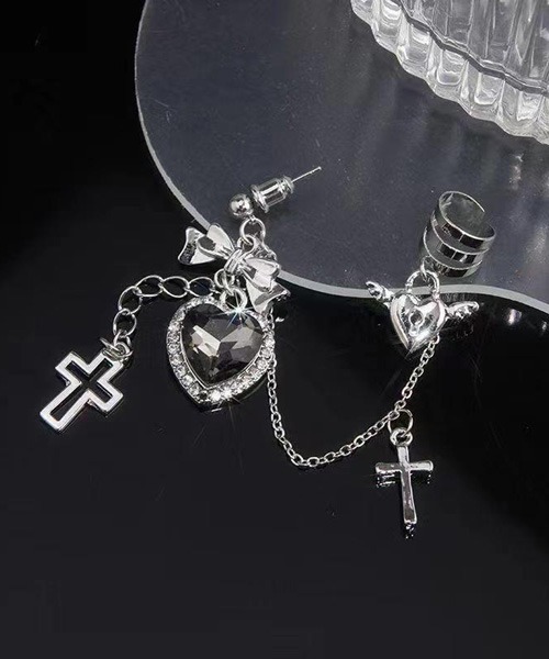 Mayree(メイリー)の「【urge select】Y2K ゴシックモチーフ イヤーカフ付き/ピアス(片耳用)(ピアス(片耳用)・レディース・シルバー系・FREE)」の6枚目の写真