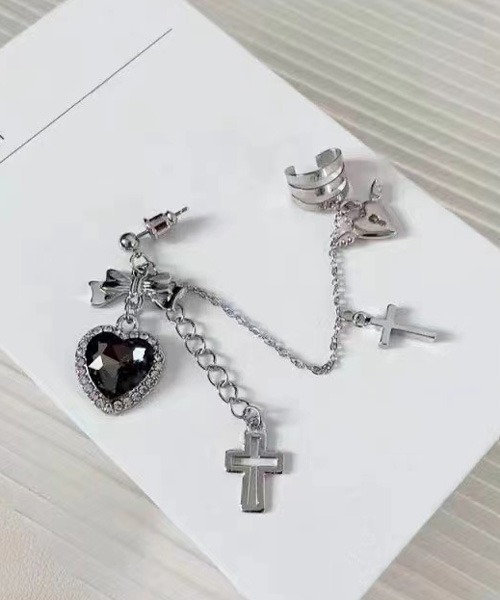 Mayree(メイリー)の「【urge select】Y2K ゴシックモチーフ イヤーカフ付き/ピアス(片耳用)(ピアス(片耳用)・レディース・シルバー系・FREE)」の4枚目の写真