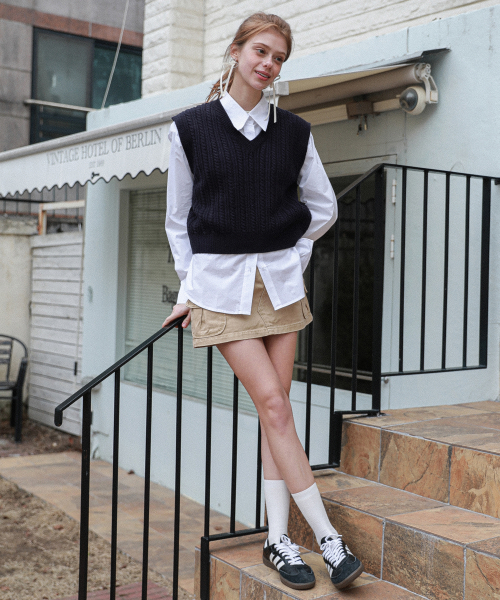LOSSYROW（ロッシロー）の「Minimal Cable Vest Navy（ニット/セーター・レディース・その他・FREE）」の3枚目の写真