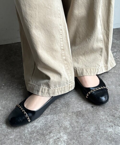 DouDou（ドゥドゥ）の「【WEB限定】チェーンフラットパンプス（その他シューズ・レディース・ブラック/ベージュ・24.5cm/24cm/23.5cm/23cm）」の3枚目の写真