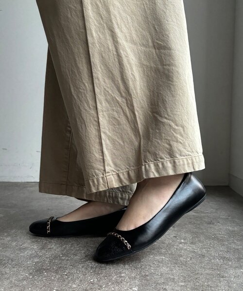 DouDou（ドゥドゥ）の「【WEB限定】チェーンフラットパンプス（その他シューズ・レディース・ブラック/ベージュ・24.5cm/24cm/23.5cm/23cm）」の4枚目の写真