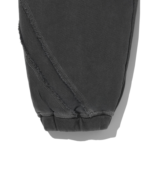 LORES（ロアス）の「Curved Line Dyed Sweatpants - Charcoal（スウェットパンツ・レディース・その他・M/L）」の3枚目の写真