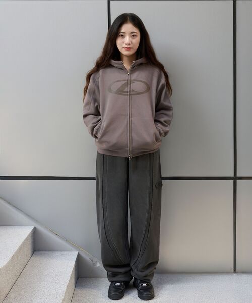 LORES（ロアス）の「Curved Line Dyed Sweatpants - Charcoal（スウェットパンツ・レディース・その他・M/L）」の6枚目の写真