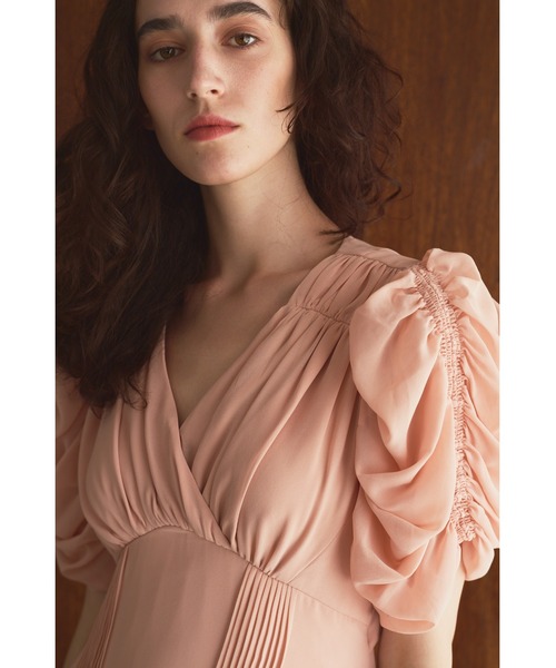 Estella.K(エステラケー)の「Vina Dress ドレープスリーブソフトドレス(ワンピース・レディース・ブラック系その他/レッド/ピンクベージュ・FREE)」の13枚目の写真