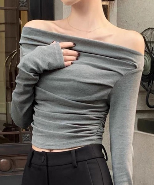 NANEA(ナネア)の「フィンガーホール ウエストギャザーオフショルダートップス(Tシャツ/カットソー・レディース・グレー/ブラック/ホワイト・SMALL/MEDIUM/LARGE)」の4枚目の写真