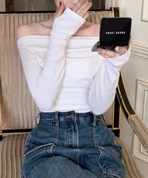 NANEA(ナネア)の「フィンガーホール ウエストギャザーオフショルダートップス(Tシャツ/カットソー・レディース・グレー/ブラック/ホワイト・SMALL/MEDIUM/LARGE)」の9枚目の写真