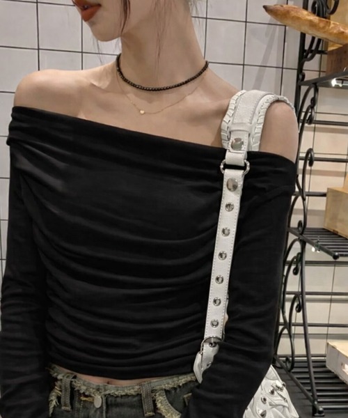NANEA(ナネア)の「フィンガーホール ウエストギャザーオフショルダートップス(Tシャツ/カットソー・レディース・グレー/ブラック/ホワイト・SMALL/MEDIUM/LARGE)」の15枚目の写真