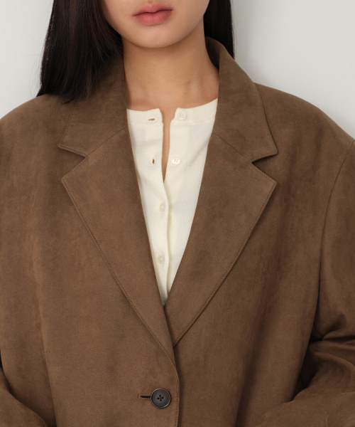 MUSINSA STANDARD WOMAN（ムシンサスタンダードウーマン）の「ウィメンズ シンセティックスエード オーバーサイズ ブレザー [ライトブラウン]（テーラードジャケット・レディース・その他・SMALL/LARGE/X-SMALL/MEDIUM）」の4枚目の写真