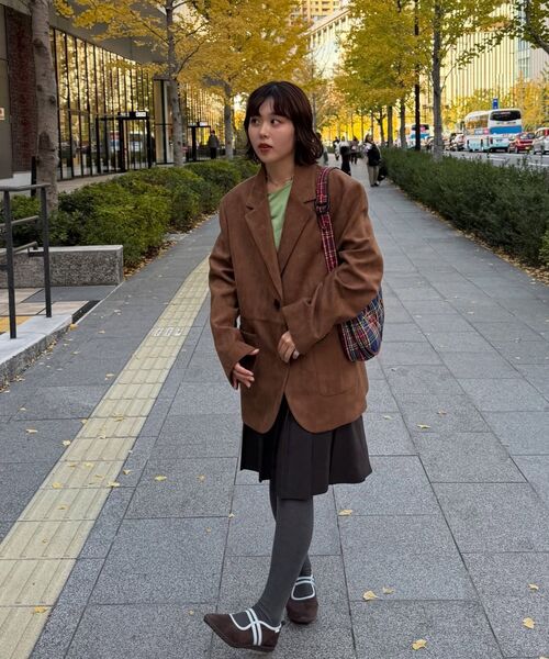 MUSINSA STANDARD WOMAN（ムシンサスタンダードウーマン）の「ウィメンズ シンセティックスエード オーバーサイズ ブレザー [ライトブラウン]（テーラードジャケット・レディース・その他・SMALL/LARGE/X-SMALL/MEDIUM）」の12枚目の写真