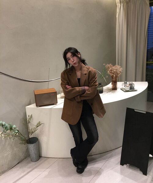 MUSINSA STANDARD WOMAN（ムシンサスタンダードウーマン）の「ウィメンズ シンセティックスエード オーバーサイズ ブレザー [ライトブラウン]（テーラードジャケット・レディース・その他・SMALL/LARGE/X-SMALL/MEDIUM）」の20枚目の写真