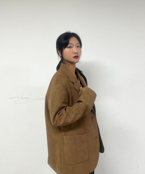 MUSINSA STANDARD WOMAN（ムシンサスタンダードウーマン）の「ウィメンズ シンセティックスエード オーバーサイズ ブレザー [ライトブラウン]（テーラードジャケット・レディース・その他・SMALL/LARGE/X-SMALL/MEDIUM）」の21枚目の写真