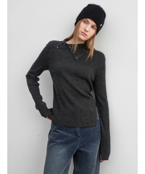 ATELIER NAIN(アトリエナイン)の「(T-7118)BUTTON DETAIL COLLAR SLIM FIT KNIT(ニット/セーター・レディース・ブラウン/チャコール・FREE)」の3枚目の写真