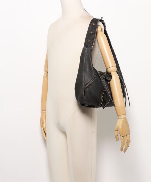 ANAP（アナップ）の「スタッズ vintage加工 フェイク レザー バッグ（ショルダーバッグ・レディース・ブラック/ブラウン・F）」の22枚目の写真