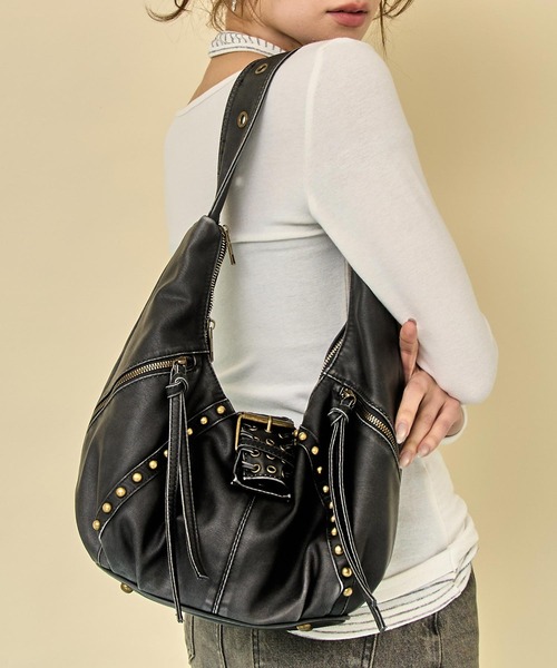 ANAP（アナップ）の「スタッズ vintage加工 フェイク レザー バッグ（ショルダーバッグ・レディース・ブラック/ブラウン・F）」の3枚目の写真