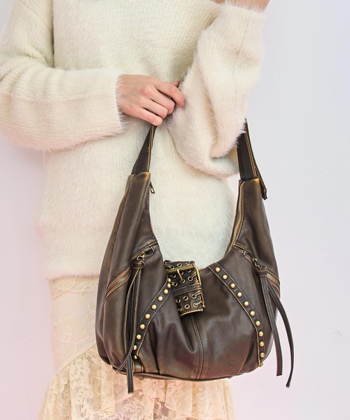 ANAP（アナップ）の「スタッズ vintage加工 フェイク レザー バッグ（ショルダーバッグ・レディース・ブラック/ブラウン・F）」の6枚目の写真