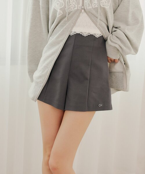 Chico(チコ)の「チャーム付きコンパクトショートパンツ(その他パンツ・レディース・ブラック/チャコールグレー/ブラック系その他2・SMALL/MEDIUM)」の3枚目の写真