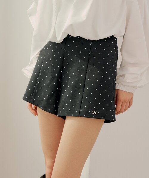 Chico(チコ)の「チャーム付きコンパクトショートパンツ(その他パンツ・レディース・ブラック/チャコールグレー/ブラック系その他2・SMALL/MEDIUM)」の8枚目の写真