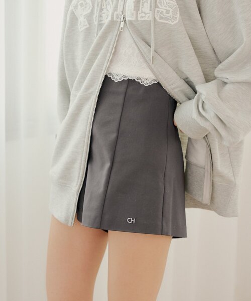 Chico(チコ)の「チャーム付きコンパクトショートパンツ(その他パンツ・レディース・ブラック/チャコールグレー/ブラック系その他2・SMALL/MEDIUM)」の10枚目の写真