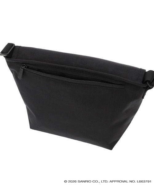 Manhattan Portage（マンハッタンポーテージ）の「NYLON MESSENGER BAG (XS) BP W/DIV MGNT 500D CORDURA KRM（メッセンジャーバッグ・レディース・ブラック・X-SMALL）」の7枚目の写真