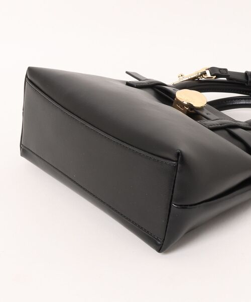 CHARLES & KEITH(チャールズ & キース)の「Behn ミニベーン ベルトトートバッグ(トートバッグ・レディース・サンドグレー/ブラック・S)」の11枚目の写真