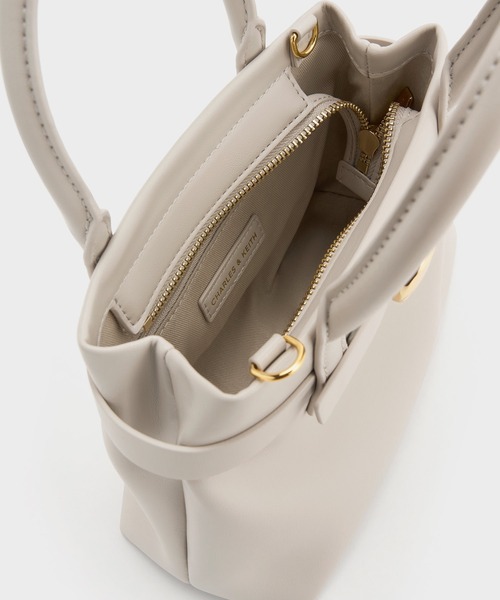 CHARLES & KEITH(チャールズ & キース)の「Behn ミニベーン ベルトトートバッグ(トートバッグ・レディース・サンドグレー/ブラック・S)」の19枚目の写真