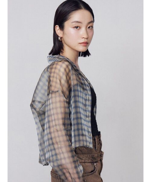 EMODA（エモダ）の「エアリーショートシャツ（シャツ/ブラウス・レディース・ブラック/アイボリー/グレー/ベージュ・FREE）」の16枚目の写真