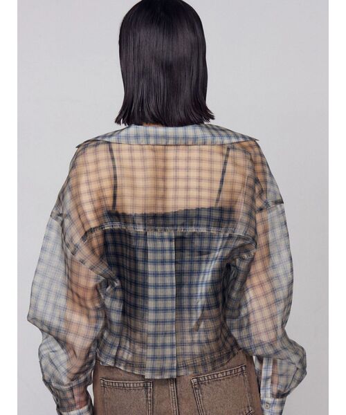 EMODA（エモダ）の「エアリーショートシャツ（シャツ/ブラウス・レディース・ブラック/アイボリー/グレー/ベージュ・FREE）」の17枚目の写真