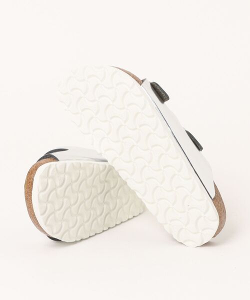 BIRKENSTOCK（ビルケンシュトック）の「ビルケンシュトック Arizona SFB Metallic Silver 1005961 アリゾナ ソフトフットベッド メタリックシルバー 【Narrow幅】（サンダル・レディース・シルバー・35/36/37/38/40）」の3枚目の写真