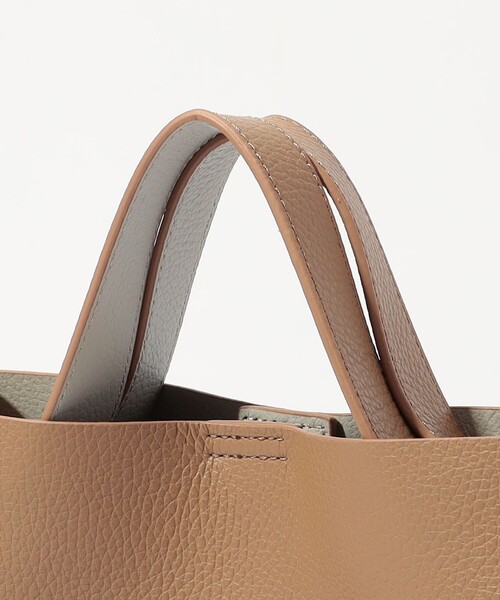 VIOLAd'ORO(ヴィオラドーロ)の「VIOLAd'ORO TRERO サイドベルト トートバッグ(トートバッグ・レディース・ベージュ/ブラック・FREE)」の7枚目の写真