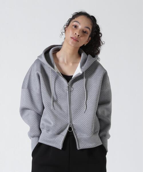 ROBES&CONFECTIONS(ローブスコンフェクションズ)の「Robes & Confections(ローブス&コンフェクションズ)別注パンチングパーカー(パーカー・レディース・グレー/ブラック/ホワイト・1)」の1枚目の写真