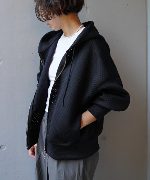 ROBES&CONFECTIONS(ローブスコンフェクションズ)の「Robes & Confections(ローブス&コンフェクションズ)別注パンチングパーカー(パーカー・レディース・グレー/ブラック/ホワイト・1)」の5枚目の写真