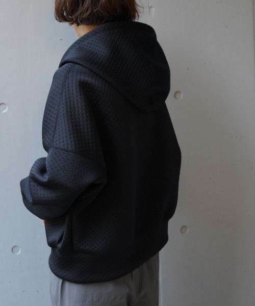 ROBES&CONFECTIONS(ローブスコンフェクションズ)の「Robes & Confections(ローブス&コンフェクションズ)別注パンチングパーカー(パーカー・レディース・グレー/ブラック/ホワイト・1)」の7枚目の写真