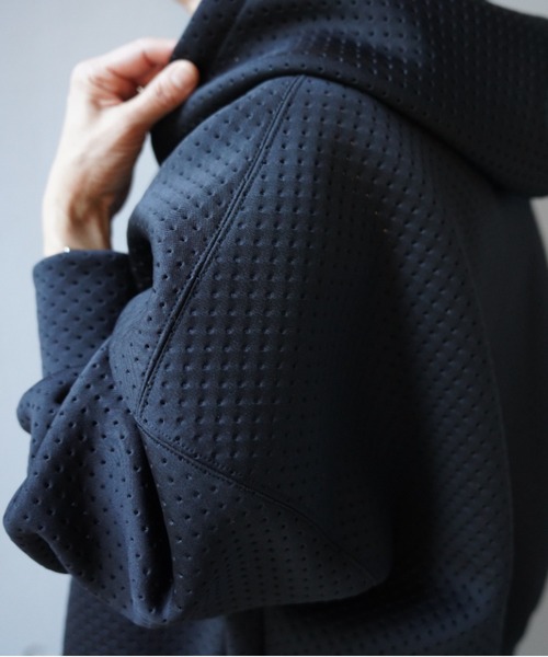 ROBES&CONFECTIONS(ローブスコンフェクションズ)の「Robes & Confections(ローブス&コンフェクションズ)別注パンチングパーカー(パーカー・レディース・グレー/ブラック/ホワイト・1)」の9枚目の写真