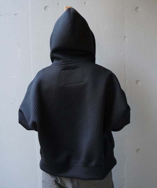 ROBES&CONFECTIONS(ローブスコンフェクションズ)の「Robes & Confections(ローブス&コンフェクションズ)別注パンチングパーカー(パーカー・レディース・グレー/ブラック/ホワイト・1)」の12枚目の写真