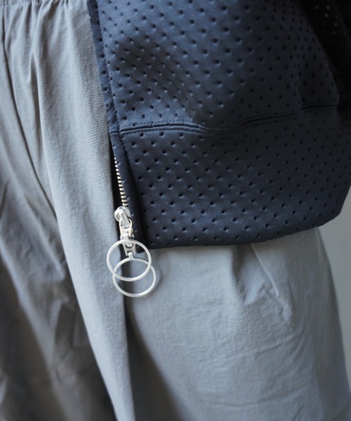 ROBES&CONFECTIONS(ローブスコンフェクションズ)の「Robes & Confections(ローブス&コンフェクションズ)別注パンチングパーカー(パーカー・レディース・グレー/ブラック/ホワイト・1)」の13枚目の写真