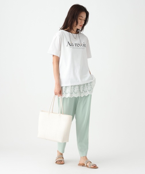 Elura（エルーラ）の「≪接触冷感・汗ジミ軽減≫サマ見えロゴTシャツ/666208（Tシャツ/カットソー・レディース・ホワイト/ダークブラウン/グレイッシュベージュ・FREE）」の19枚目の写真