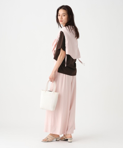 Elura（エルーラ）の「≪接触冷感・汗ジミ軽減≫サマ見えロゴTシャツ/666208（Tシャツ/カットソー・レディース・ホワイト/ダークブラウン/グレイッシュベージュ・FREE）」の4枚目の写真