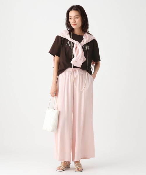 Elura（エルーラ）の「≪接触冷感・汗ジミ軽減≫サマ見えロゴTシャツ/666208（Tシャツ/カットソー・レディース・ホワイト/ダークブラウン/グレイッシュベージュ・FREE）」の6枚目の写真