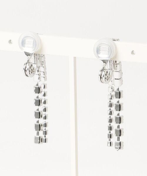 FUNALIVE(ファンアライブ)の「【ROOM.THE.ROOM】Rhinestone chain earrings(イヤリング)(イヤリング・レディース・シルバー/ゴールド・FREE)」の3枚目の写真
