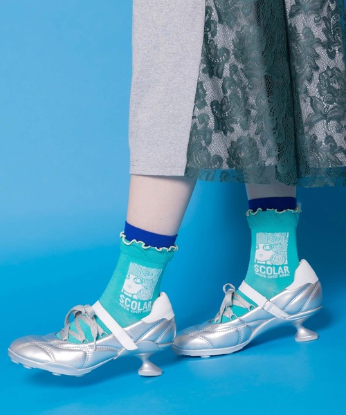 ScoLar(スカラー)の「88J18804:メロウフリルスカラー柄ソックス(ソックス/靴下・レディース・ブラック/グリーン・FREE)」の2枚目の写真