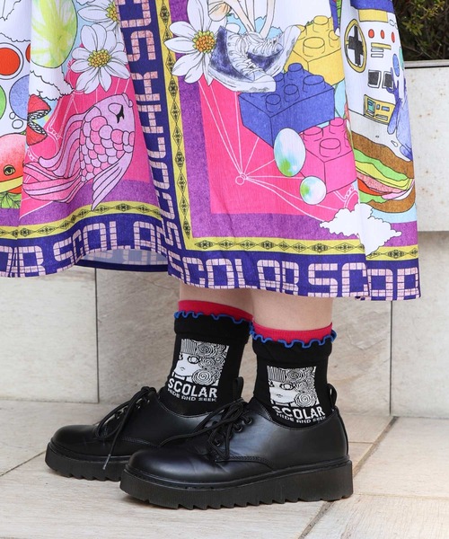 ScoLar(スカラー)の「88J18804:メロウフリルスカラー柄ソックス(ソックス/靴下・レディース・ブラック/グリーン・FREE)」の1枚目の写真